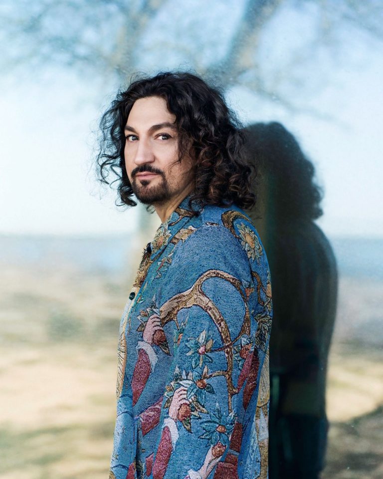 Thomas Di Leva samlar fyrtio år av musik och blickar mot en ny treårsperiod.