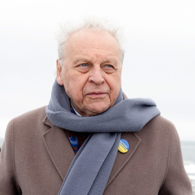 Herman Lindqvist, journalist och historiker, aktuell på scen tillsammans med Kalle Leander.