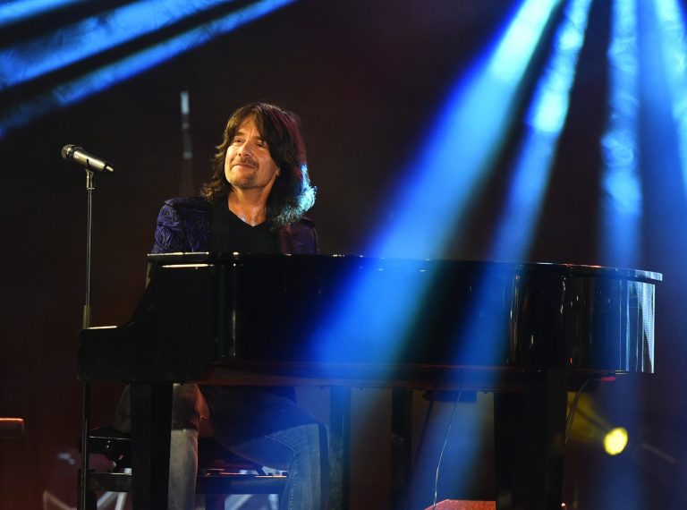 Robert Wells på scen – vid pianot, i sitt rätta element.