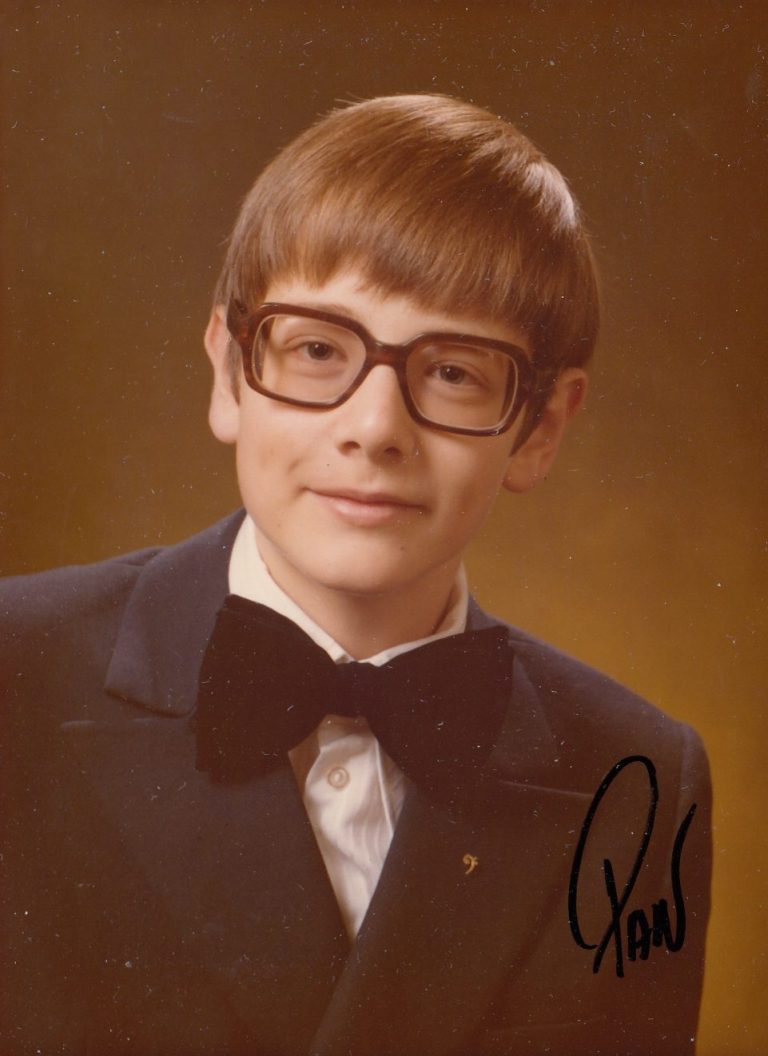 Robert Wells som barn – början på en livslång kärlek till pianot.