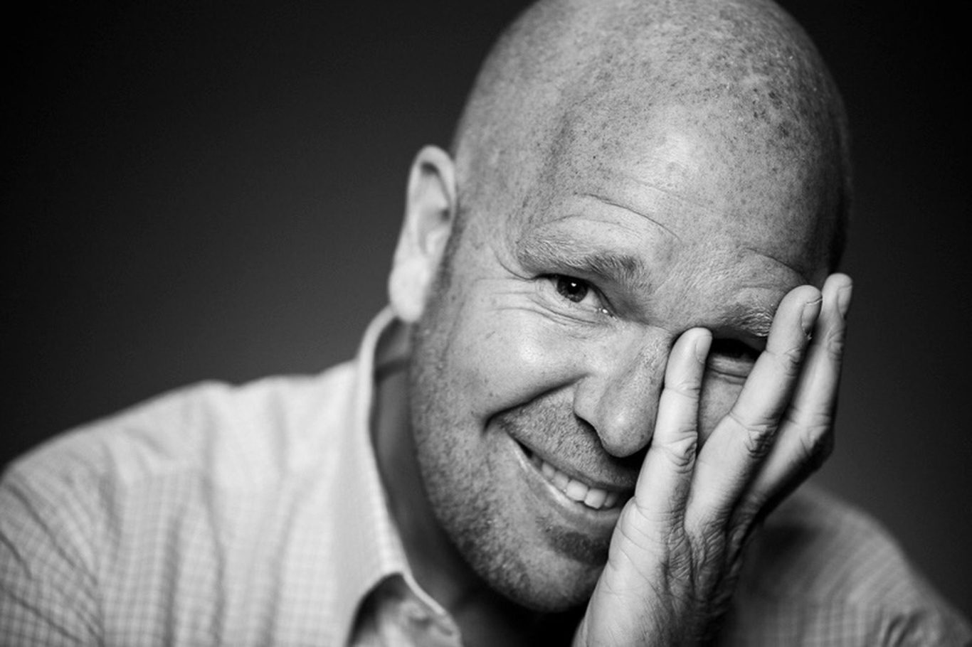 Lasse Kronér har varit en välkänd del av svensk tv och underhållning i flera decennier.