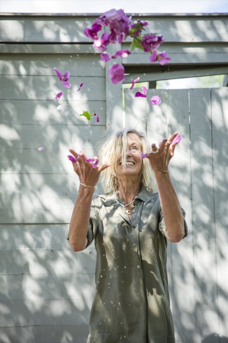 Porträtt av Lisen Sundgren, herbalist och författare.