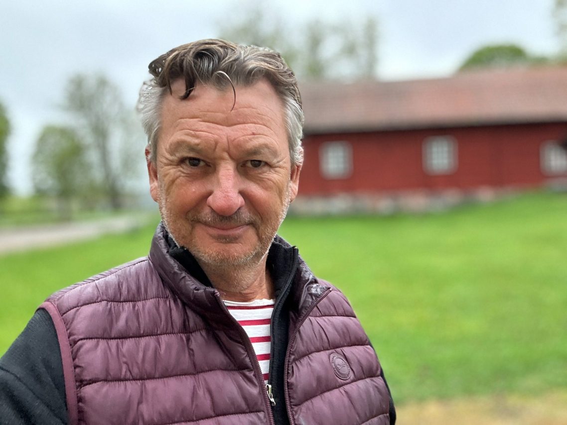 Anders Ekborg i ett privat utomhusporträtt.
