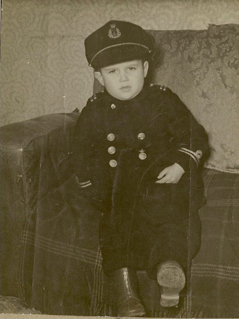 Mike Watson som liten pojke – barndomen som ledde vidare till ett liv i musiken och åren med ABBA