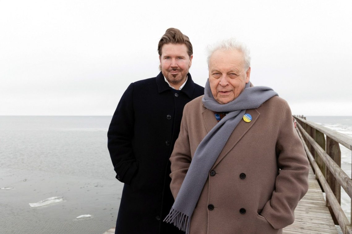 Historikern Herman Lindqvist i samtal inför turnén tillsammans med operasångaren Kalle Leander.