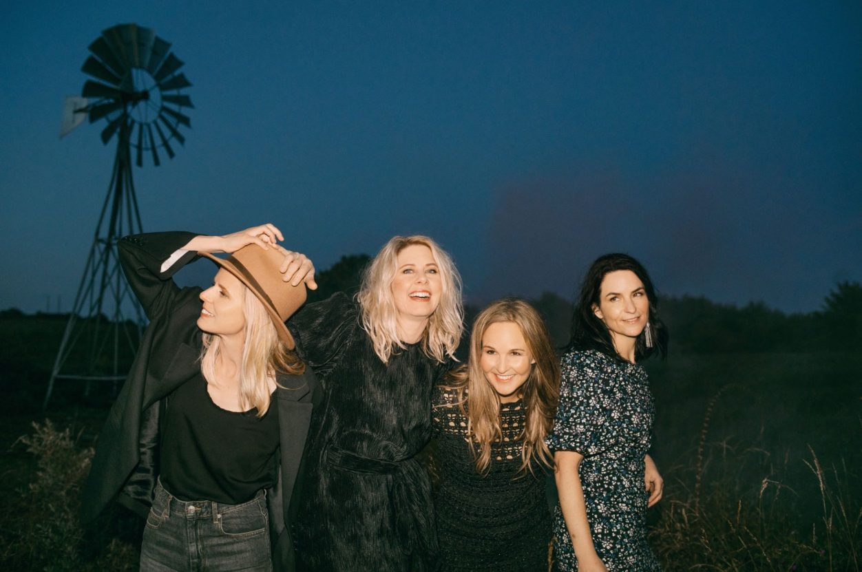 Bandet Calaisa består av Lisa och Caisa Troedsson samt systrarna Malin och Anna Törnquist.