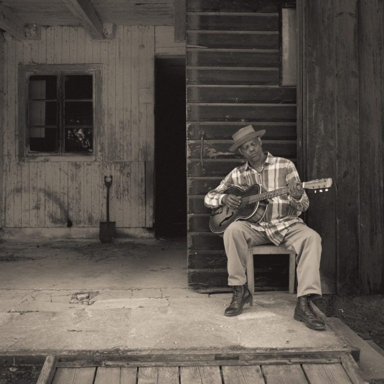 Eric Bibb, aktuell med albumet One Mississippi.