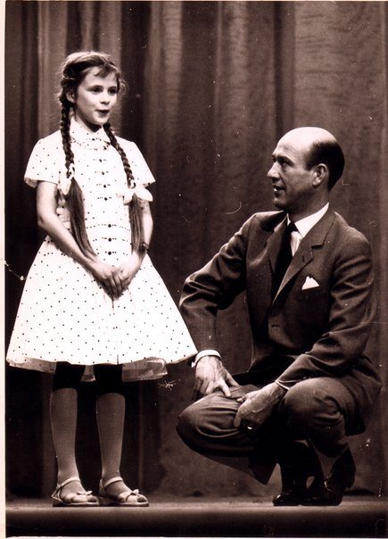 Py Bäckman sjunger i Stora famnen hos Lennart Hyland.