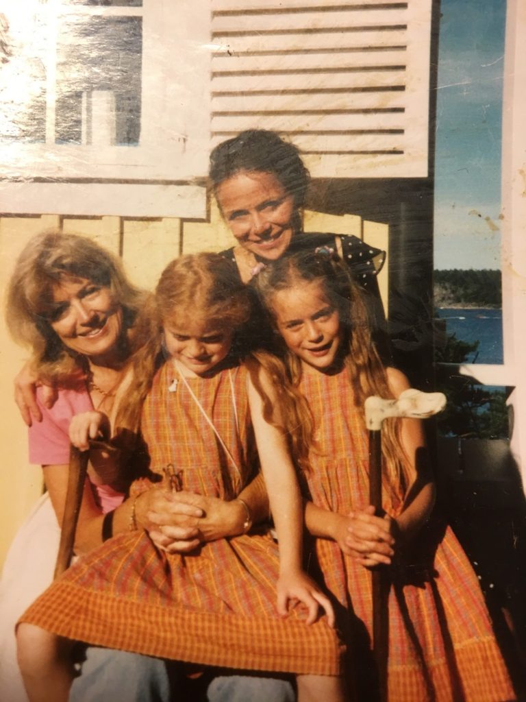 Annika Jankell med mamma Kerstin och döttrarna Félice och Happy.